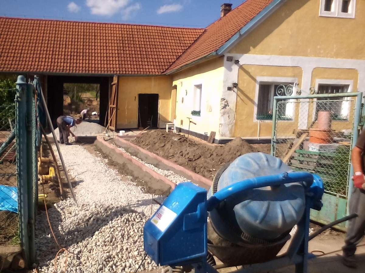 Zámkové dlažby, komunikace